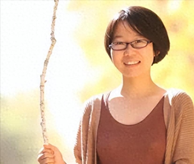MK体育登录入口-45岁的李娟近况曝光,住15W的房子,不生孩子也不上班,选择隐居