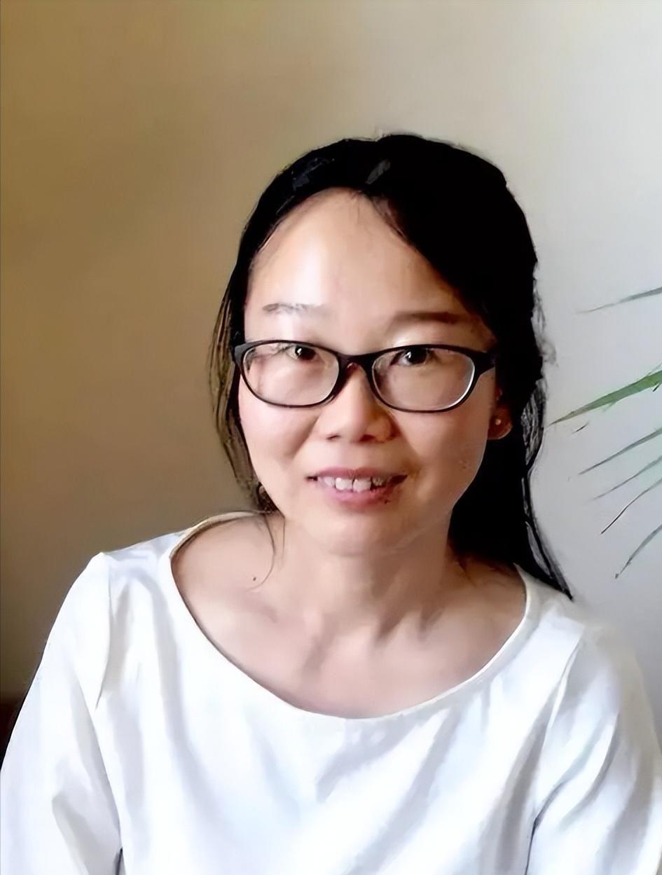 MK体育登录入口-45岁的李娟近况曝光,住15W的房子,不生孩子也不上班,选择隐居