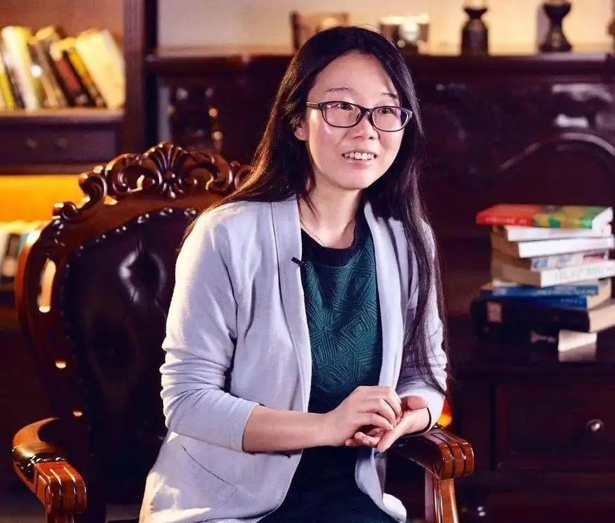 MK体育登录入口-45岁的李娟近况曝光,住15W的房子,不生孩子也不上班,选择隐居