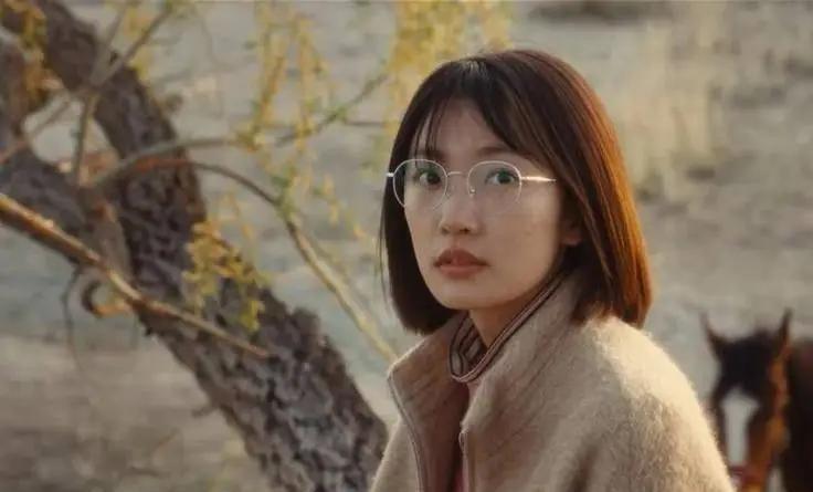MK体育登录入口-45岁的李娟近况曝光,住15W的房子,不生孩子也不上班,选择隐居