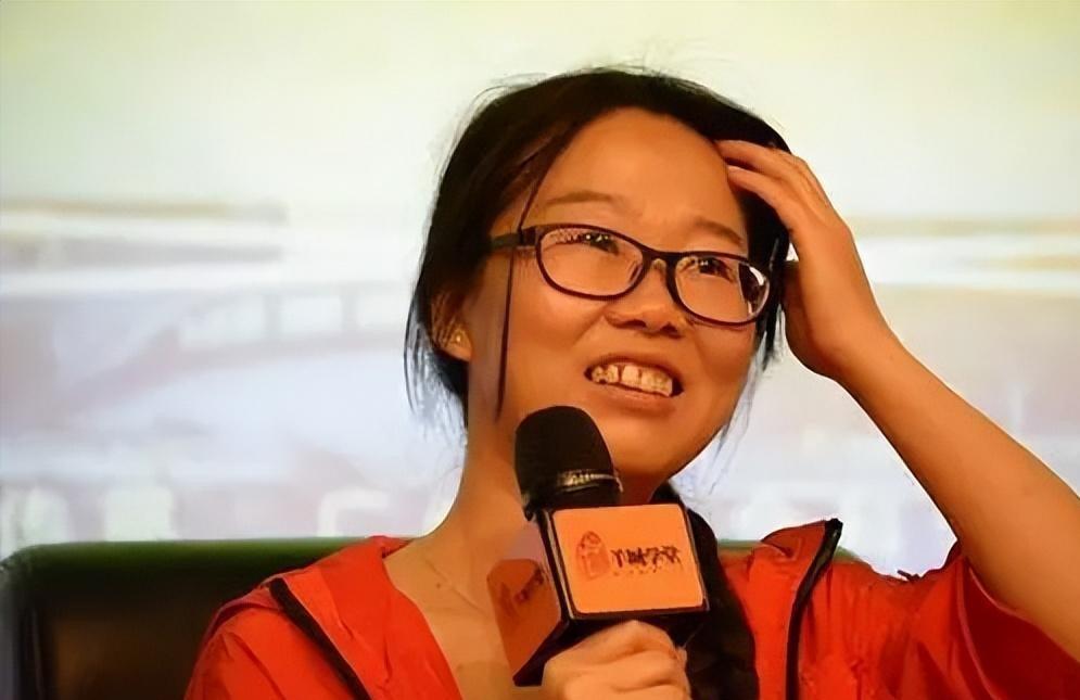 MK体育登录入口-45岁的李娟近况曝光,住15W的房子,不生孩子也不上班,选择隐居