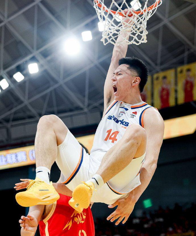 MK体育-谁能想到!上海总决赛篮板王仅1米98,3战场均8.3板比王哲林还多